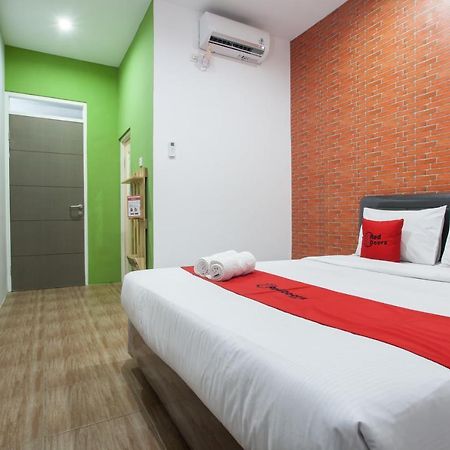 Reddoorz Plus @ Raya Sengkaling Malang Exterior photo