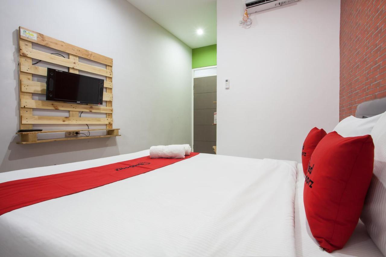 Reddoorz Plus @ Raya Sengkaling Malang Exterior photo