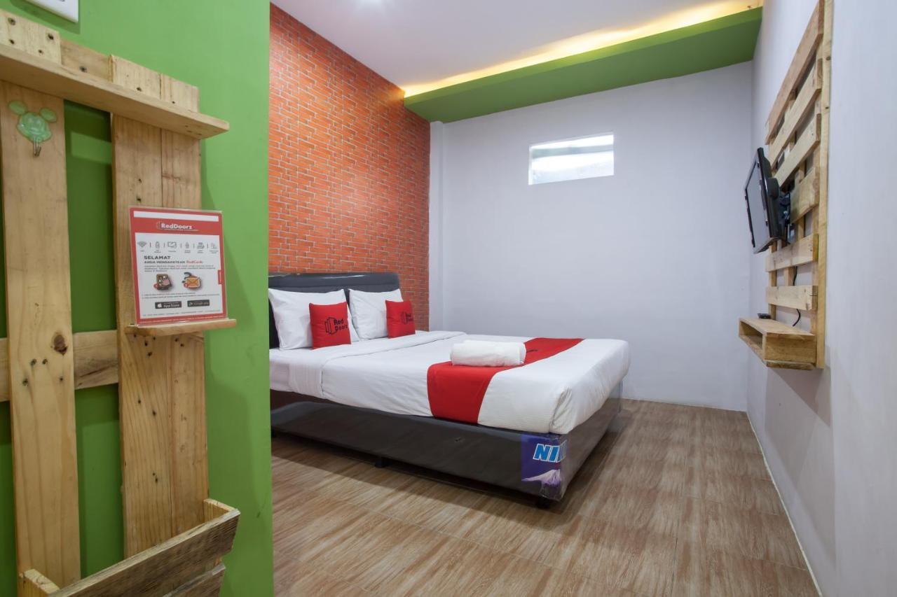 Reddoorz Plus @ Raya Sengkaling Malang Exterior photo